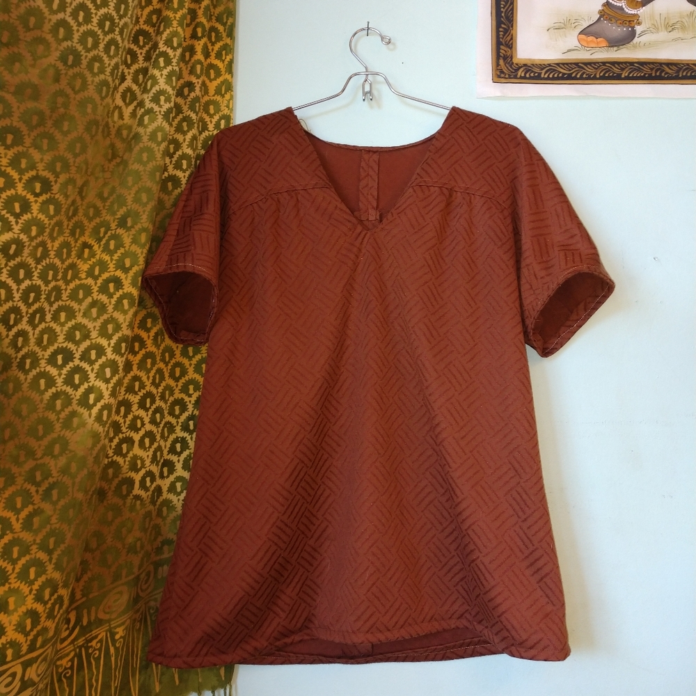 Neutral dashiki style top